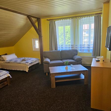 Guest House Pod Lesem Merklin 外观 照片