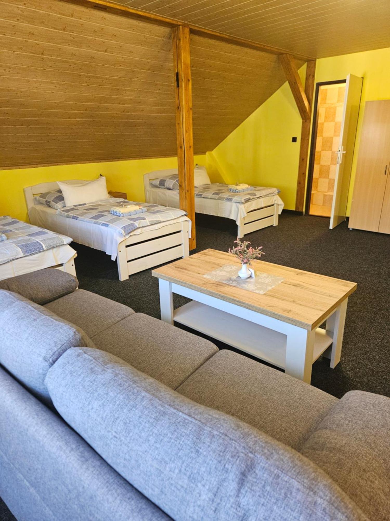 Guest House Pod Lesem Merklin 外观 照片