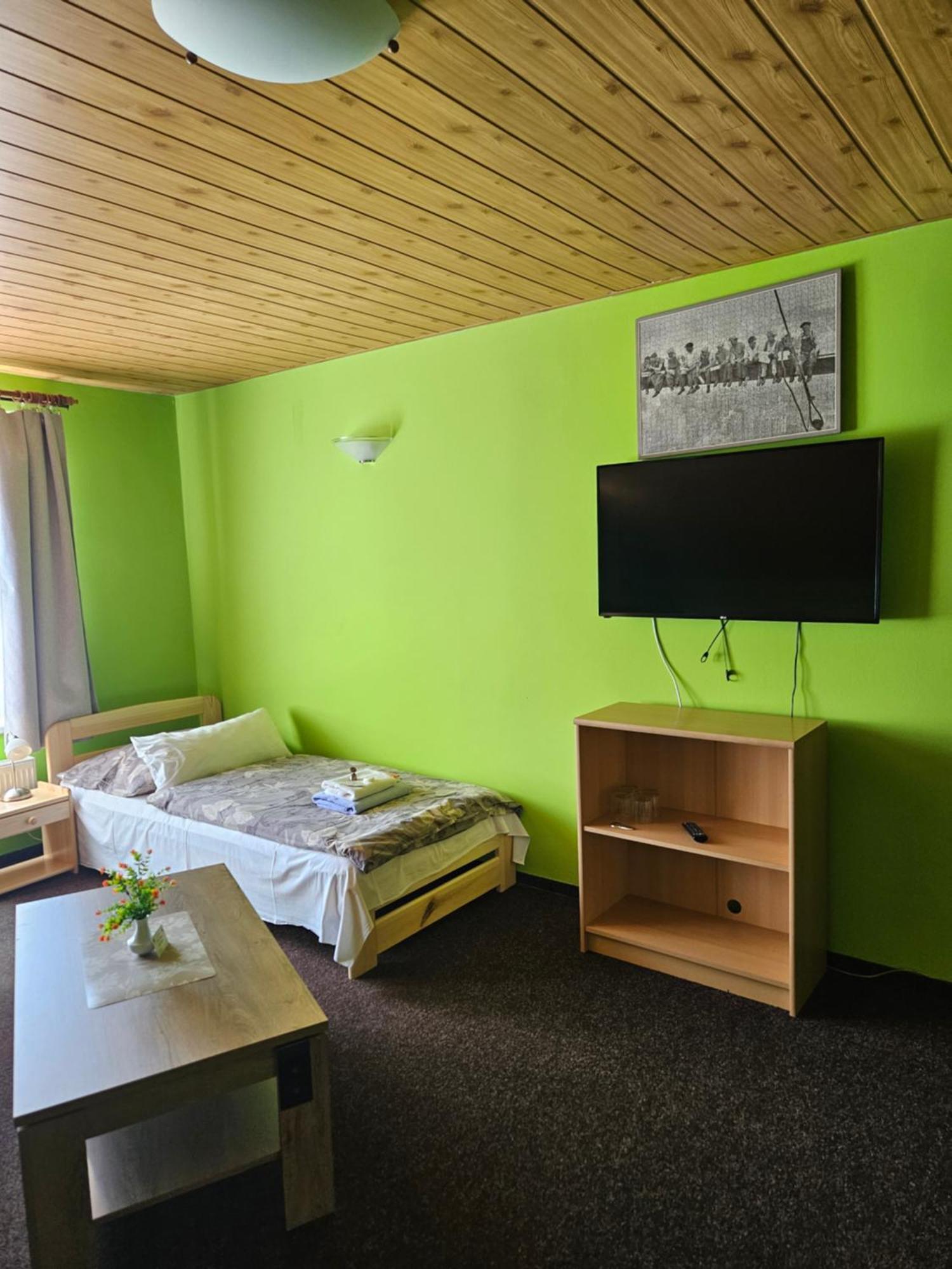Guest House Pod Lesem Merklin 外观 照片