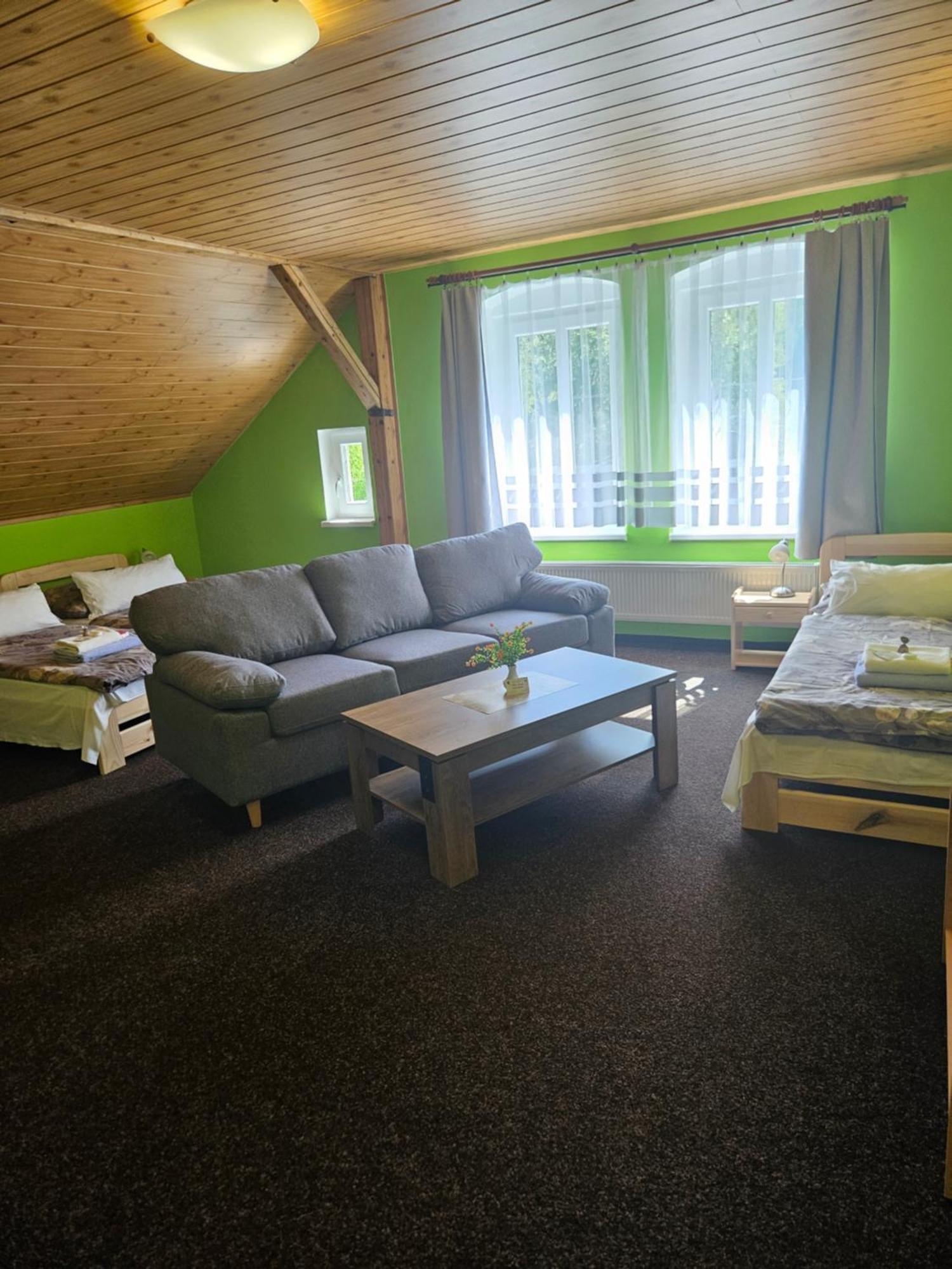 Guest House Pod Lesem Merklin 外观 照片