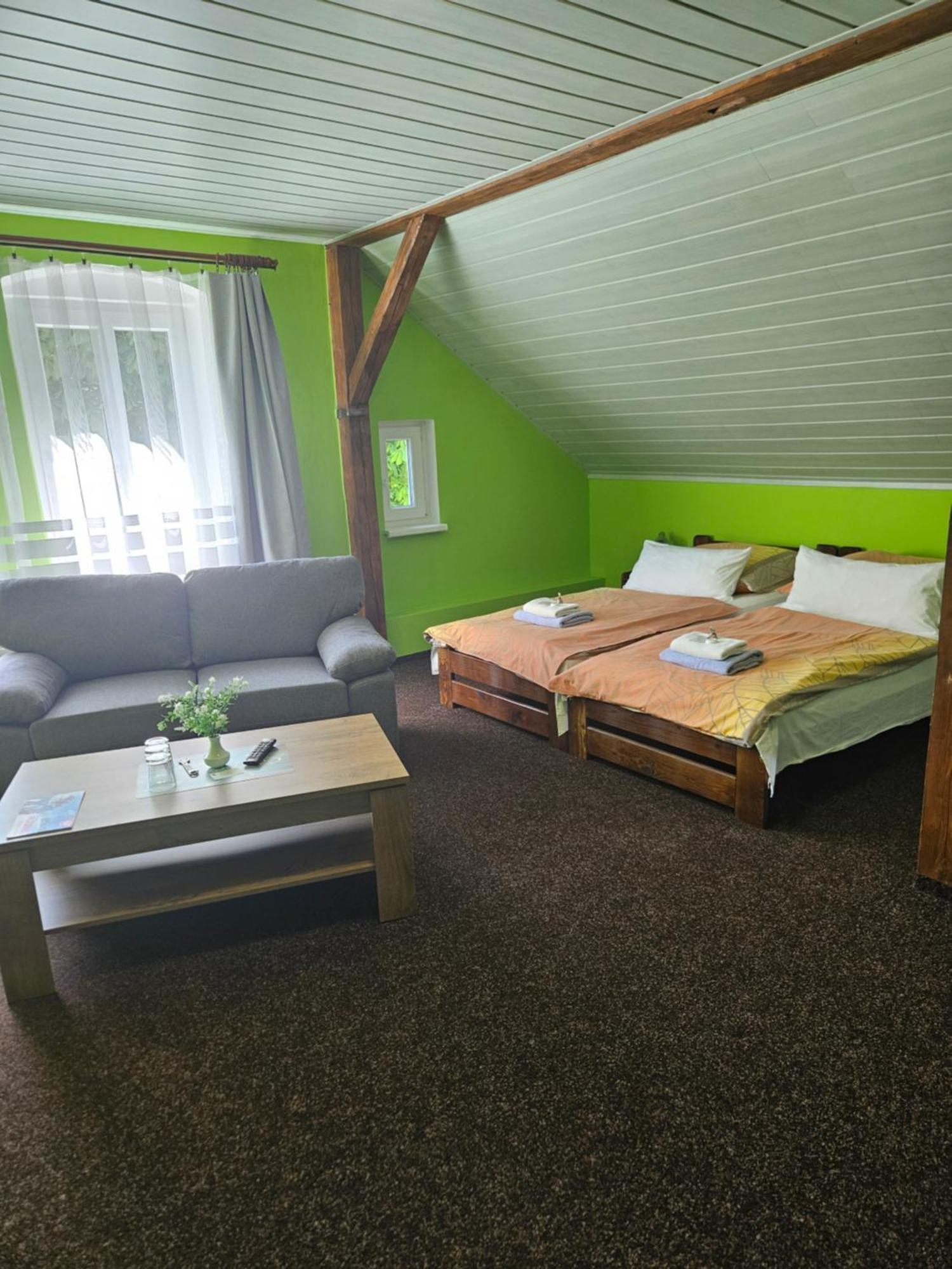 Guest House Pod Lesem Merklin 外观 照片