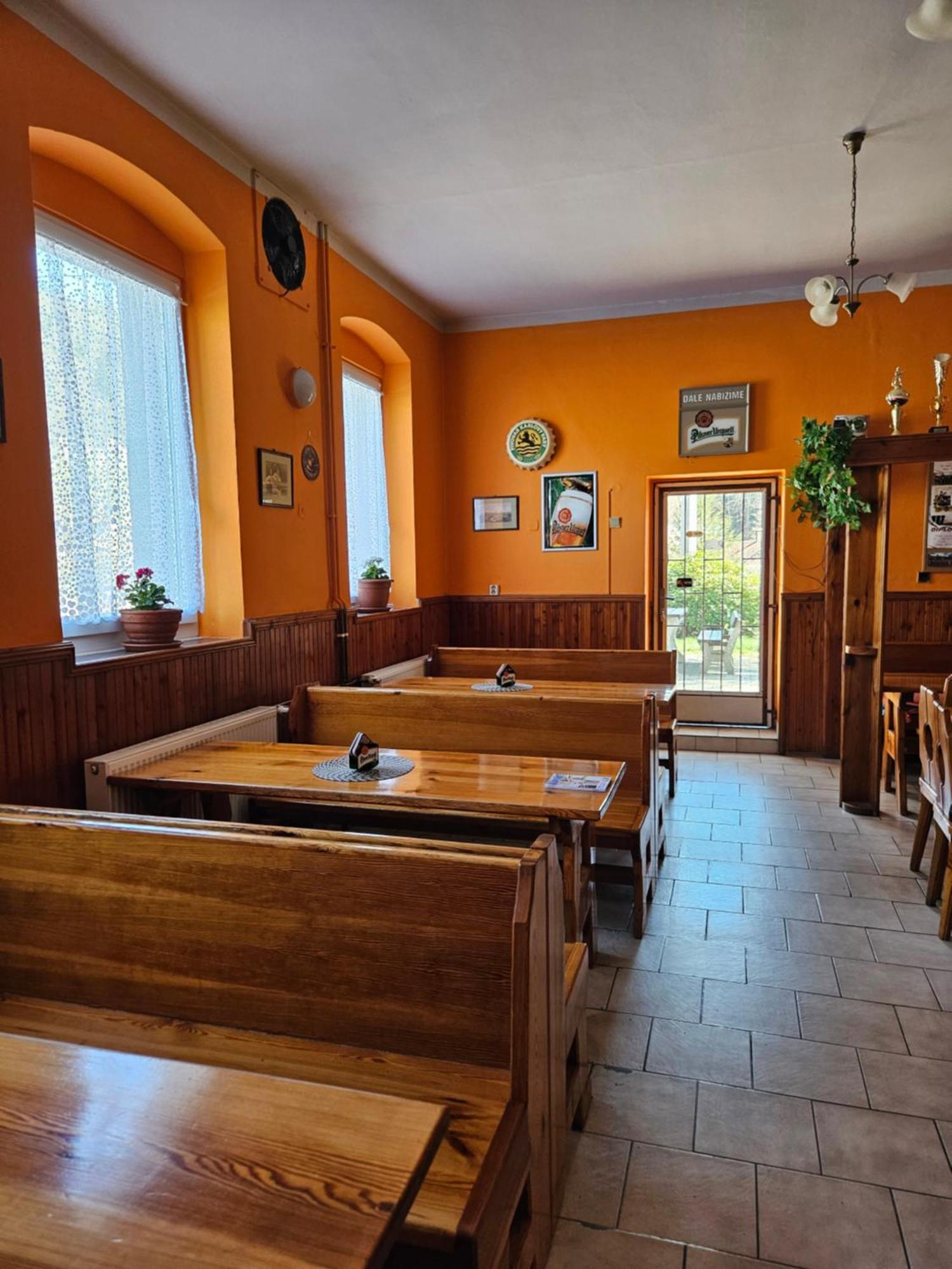 Guest House Pod Lesem Merklin 外观 照片