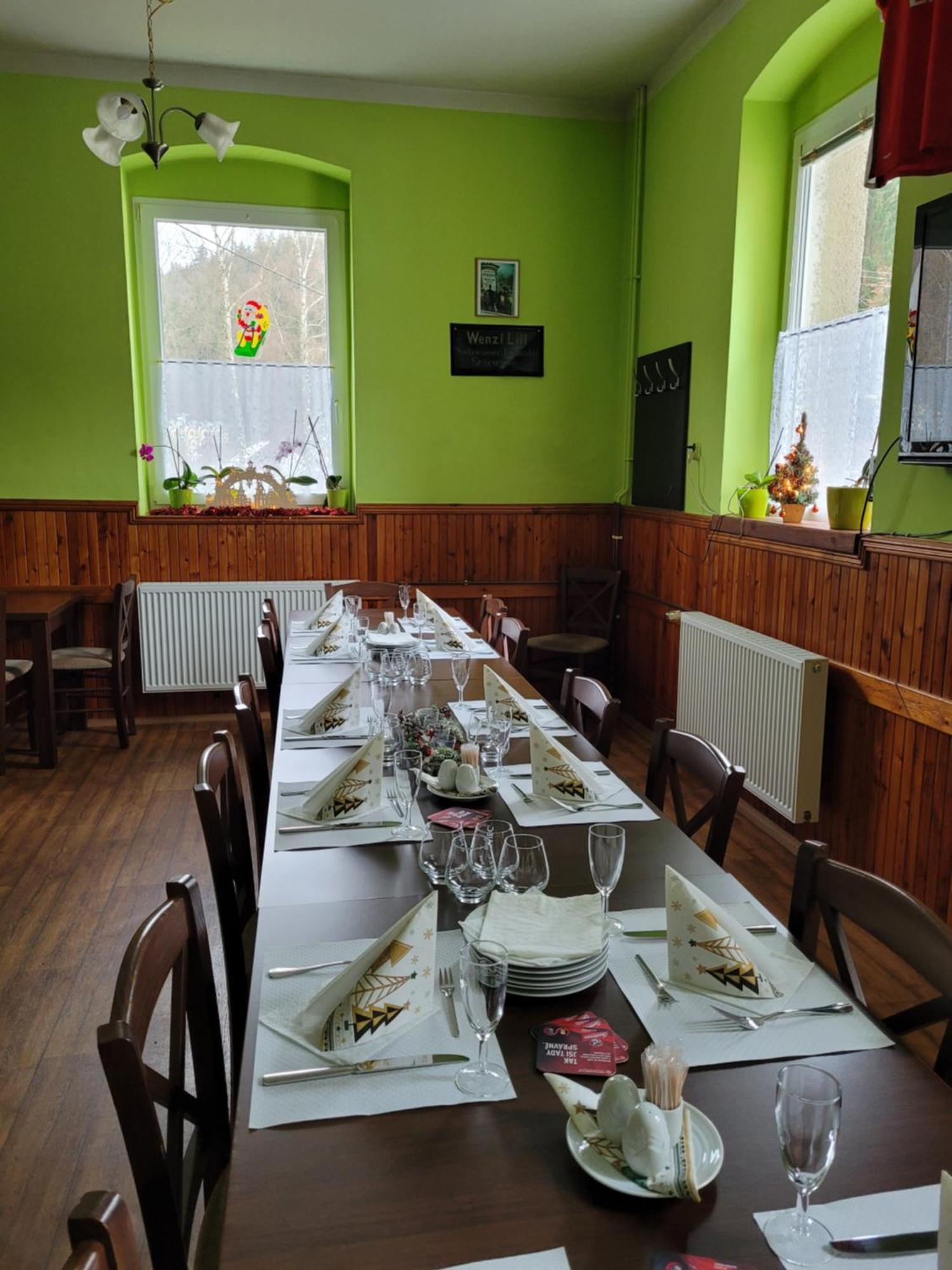 Guest House Pod Lesem Merklin 外观 照片